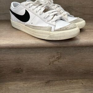 Nike White and Black Sneakers